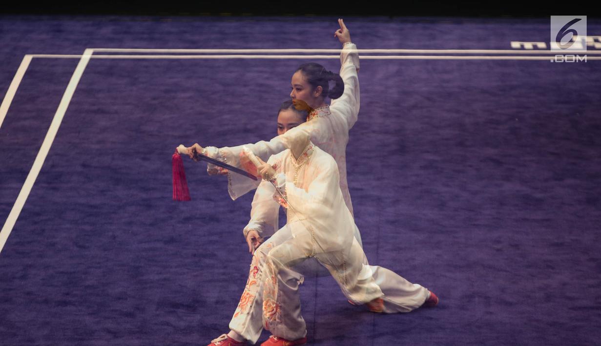 Atlet Timnas Wushu Indonesia Lindswell Kwok saat tampil dalam pertandingan wushu nomor Tajijian putri di Kuala Lumpur Convention Centre Hall 5, Kuala Lumpur, Malaysia, Selasa (21/8). Lindswell meraih skor 9,68. (Liputan6.com/Faizal Fanani)