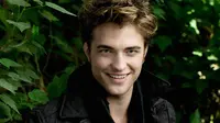 Robert Pattinson yang disebut sebagai aktor papan atas rupanya tetap saja gugup jika bertemu sutradara baru.