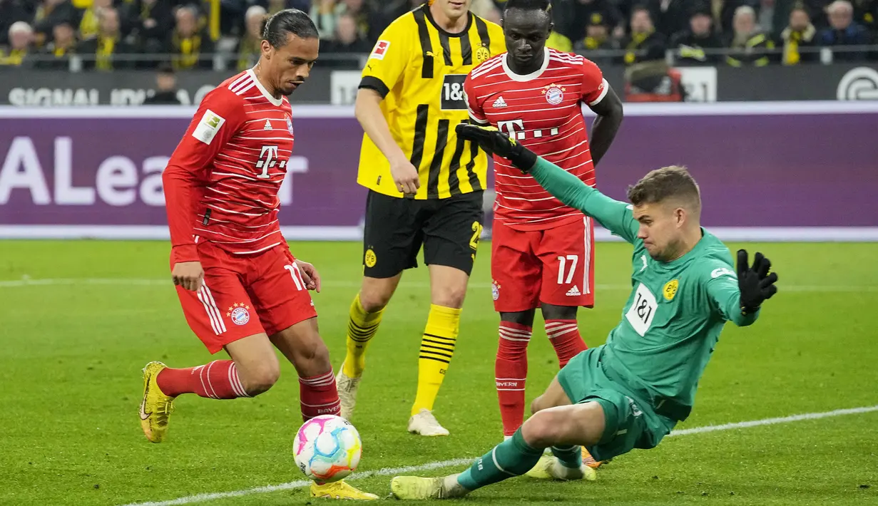 Memasuki babak kedua, Bayern berhasil menambah keunggulan di menit ke-53 lewat Leroy Sane. (AP Photo/Martin Meissner)