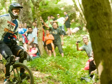 Kejuaraan Unicycle atau sepeda roda satu bertajuk 'The Muni-Elite Downhill Finals Event of The 18th Unicon' yang digelar di Desa Basque, Spanyol pada 1 Agustus 2016. (AFP PHOTO / Gari Garaialde)