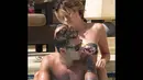 Pemain Arsenal Mesut Ozil saat bersama pacarnya Mandy Capristo saat liburan di Las Vegas (Dailymail)