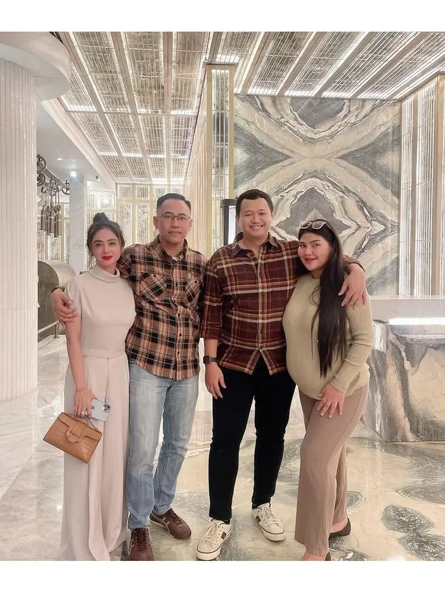 6 Potret Kebersamaan Dewi Perssik dan Rosa Meldianti Selama Hamil, Ditemani Lahiran