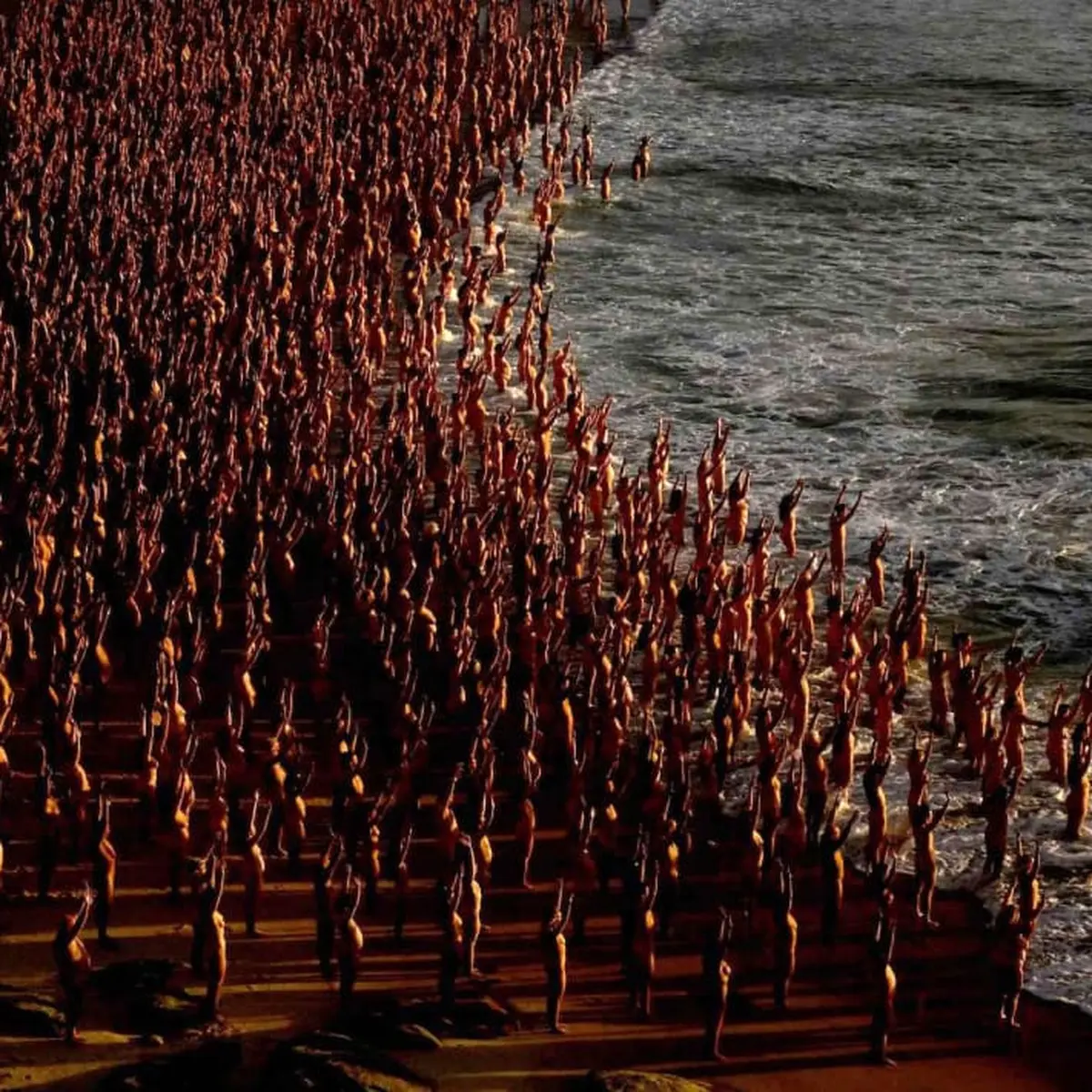 Ribuan Orang Telanjang di Pantai Bondi, Kampanyekan Kesadaran Kanker Kulit  - Global Liputan6.com