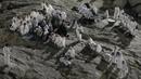 Jemaah haji berdoa di Jabal Rahmah, Padang Arafah, dekat Kota Suci Mekkah, Arab Saudi, 8 Juli 2022. Jemaah haji mulai berdatangan ke Arafah untuk melaksanakan wukuf. (AP Photo/Amr Nabil)