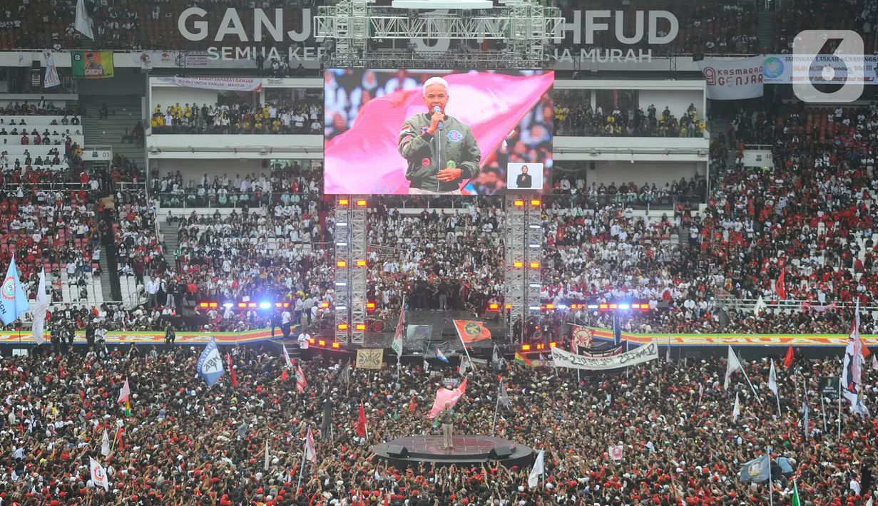 Calon Presiden nomor urut 3 Ganjar Pranowo memberikan pidato politik di Stadion Utama Gelora Bung Karno (SUGBK), Jakarta, Sabtu (3/2/2024). (merdeka.com/Arie Basuki)