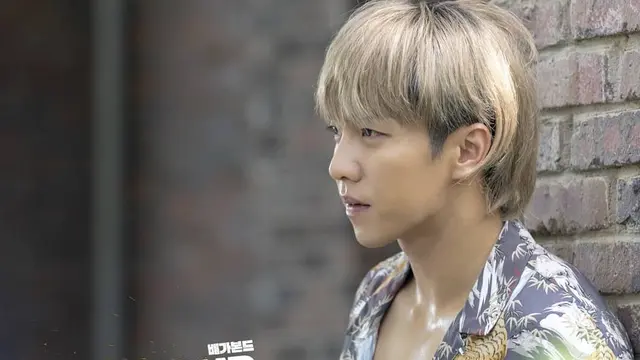 Potret Penampilan Baru Lee Seung Gi dengan Rambut Blonde (sumber: instagram/@airen4lsg)