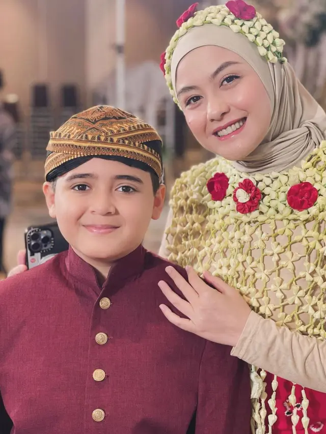 Potret Revalina dan Rayhan Cornelis (Instagram/@rayhanvdn)