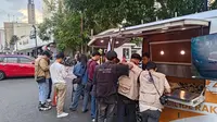 Anak Muda Bandung Sampaikan Aspirasi di Mobil Ide Lembaga Survei KedaiKopi