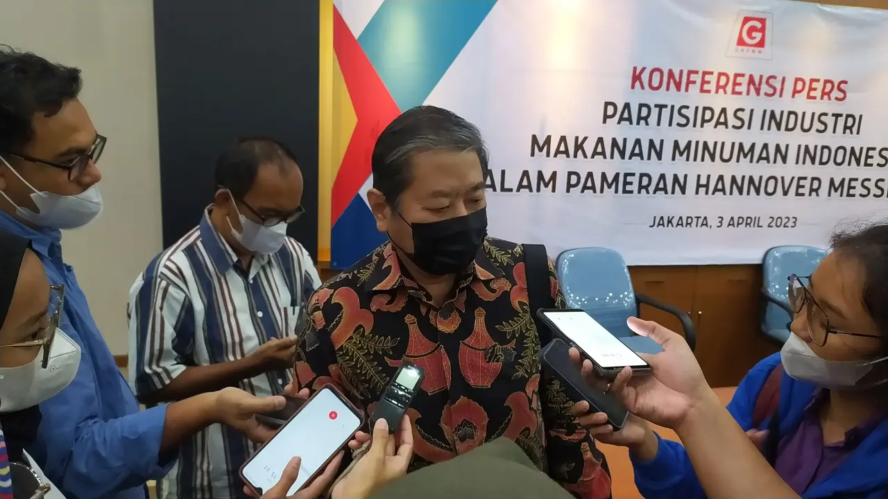 Ketua Umum Gabungan Pengusaha Makanan dan Minuman (GAPMMI) Adhi S Lukman dalam konferensi pers Partisipasi Industri makanan dan Minuman dalam Pameran Hannover Messe 2023, di Kementerian Perindustrian, Senin (3/4/2023).