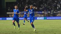 Tyronne del Pino mencetak gol saat Persib Bandung menang 2-1 atas PSIS Semarang pada pekan kelima BRI Liga 1 di Stadion Si Jalak Harupat, Soreang, Kabupaten Bandung. (Bola.com/Dok.Persib Bandung)

 