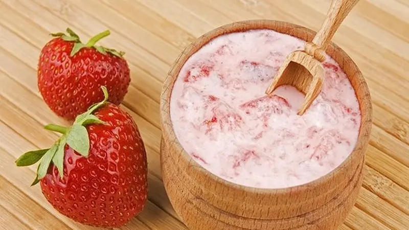 Strawberry-Mayo Hair Mask