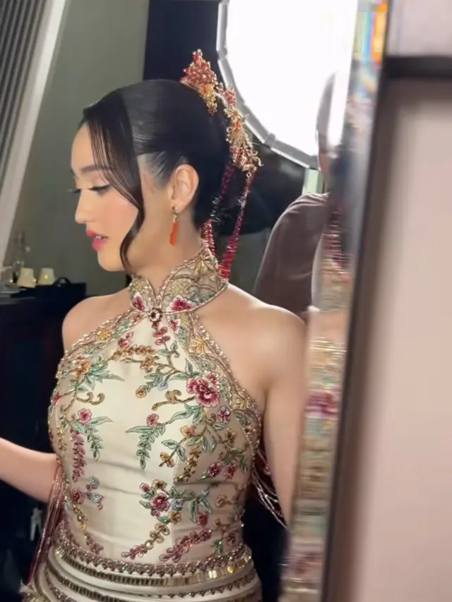 Ranty Maria saat Gelar Prosesi Tea Pai. [@andychunmakeup]