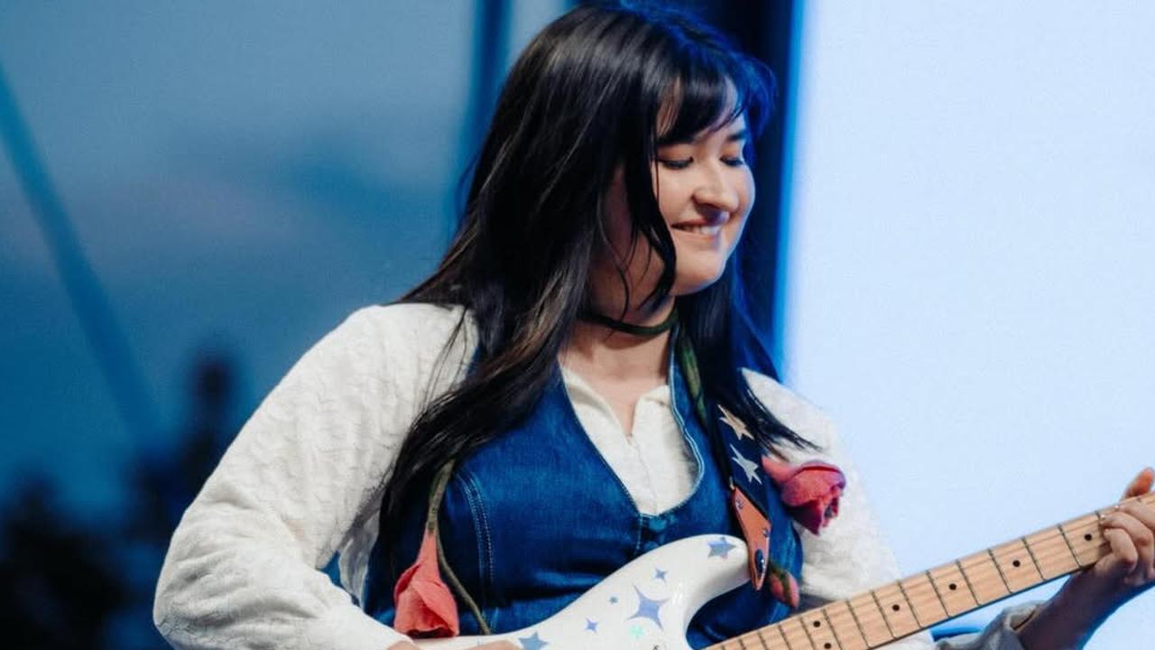 6 Gaya Stephanie Poetri Ketika di Atas Panggung, Momen Bareng Titi DJ Sukses Curi Perhatian