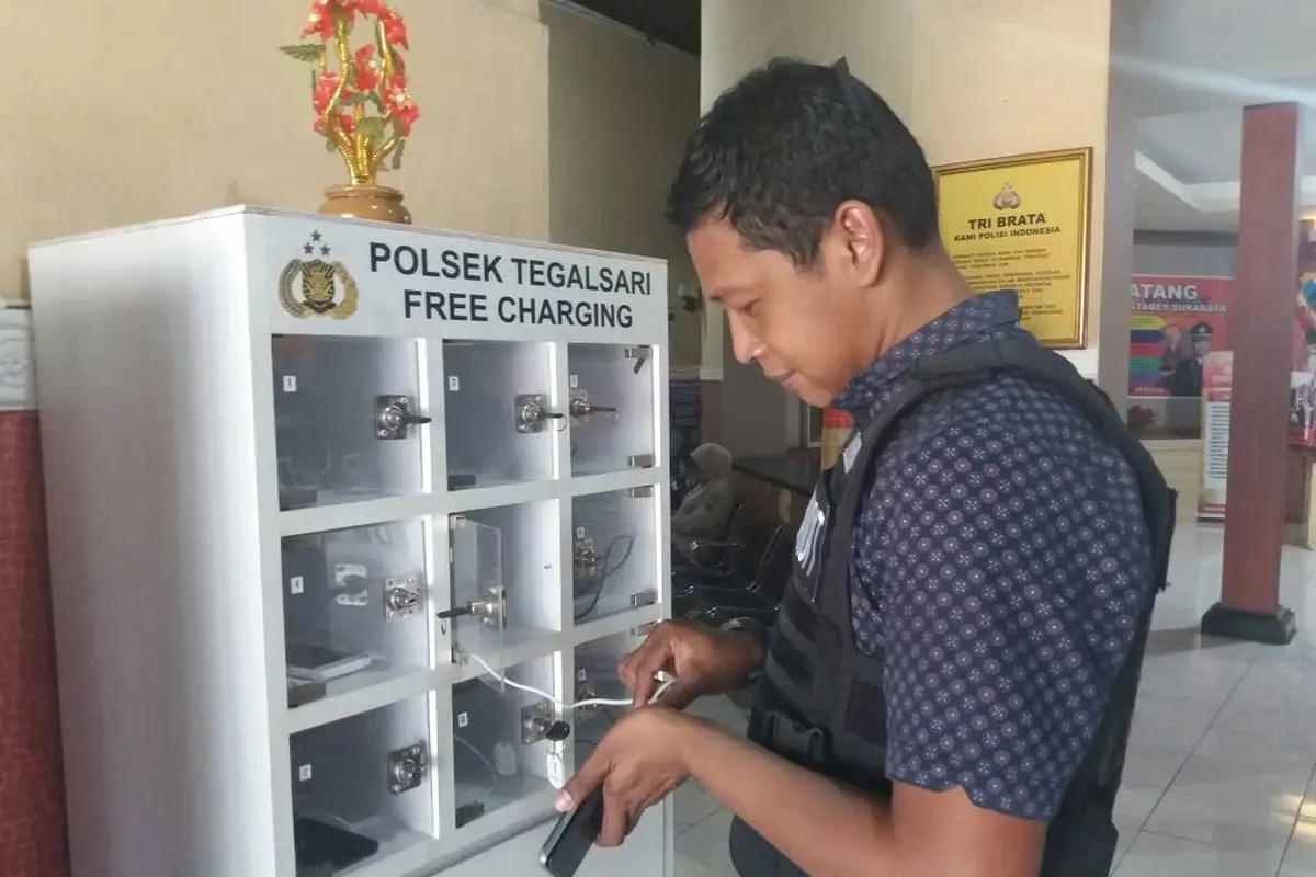Solusi Polsek Tegalsari bagi Warga yang Butuh Isi Baterai Ponsel