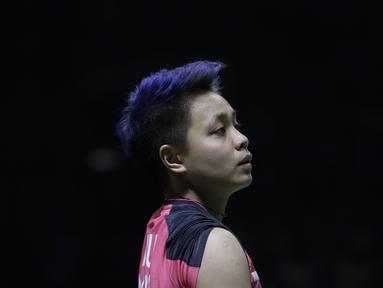 Pebulutangkis Indonesia, Apriyani Rahayu, saat melawan wakil Jepang, Ayako Sakuramoto/Yukiko Takahata pada Indonesia Open 2019 di Istora, Jakarta, Selasa (16/7). Pasangan Indonesia menang 21-15, 21-16. (Bola.com/M Iqbal Ichsan)
