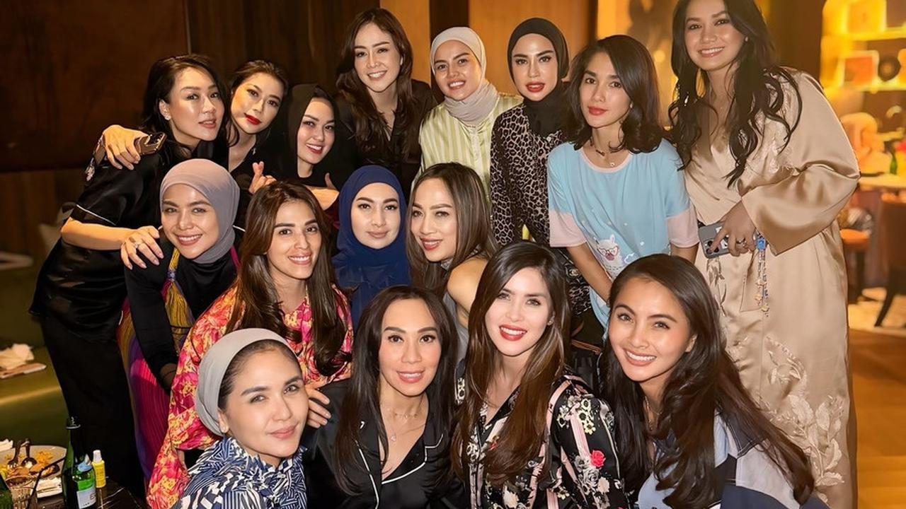 Ussy Terlihat Sangat Bahagia
