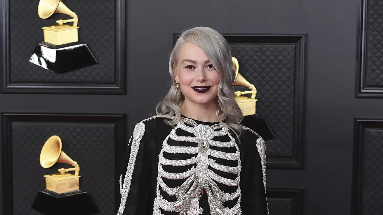 Phoebe Bridgers dalam Grammy Awards 2021. (Jordan Strauss/Invision/AP)