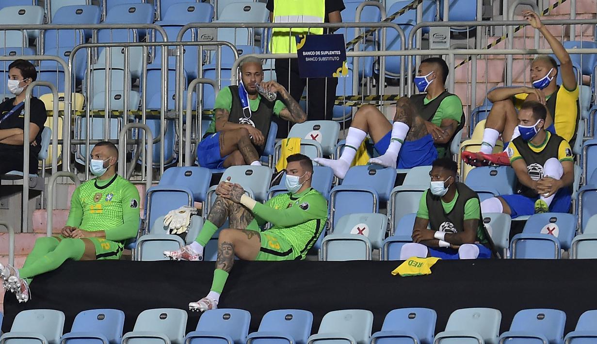 Pada laga melawan Ekuador, Brasil tak menurunkan beberapa pemain penting seperti Neymar, Richarlison, dan Thiago Silva di starting eleven mereka. Hal ini karena Brasil sudah dipastikan lolos ke babak perempatfinal Conmebol Copa America 2021. (Foto: AFP/Douglas Magno)