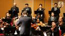 Sebuah konser klasik Love, God, and My Home dipersembahkan Jakarta Concert Orchestra (JCO) tampil di Usmar Ismail Hall, Jakarta, Miggu (6/10/2019). JCO tampil membawakan karya musik orkestra standar seperti overture, simfoni, konserto, simfoni puitis, dan simfoni vokal. (Liputan6.com/Fery Pradolo)