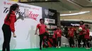 Pada acara tersebut, Ilham dan Budi juga unjuk kemampuan juggling bola bersama para penonton yang hadir. (Bola.com/Bagaskara Lazuardi)