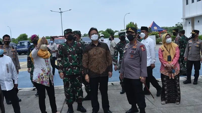 Panglima TNI Meninjau Rusun Nangrak Bersama Kapolri.