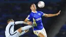 Pemain Chelsea, Timo Werner, berebut bola dengan pemain Brighton and Hove Albion, Lewis Dunk, pada laga Premier League di Stadion Amex, Selasa (15/9/2020). The Blues menang dengan skor 3-1. (Glynn Kirk/Pool via AP)