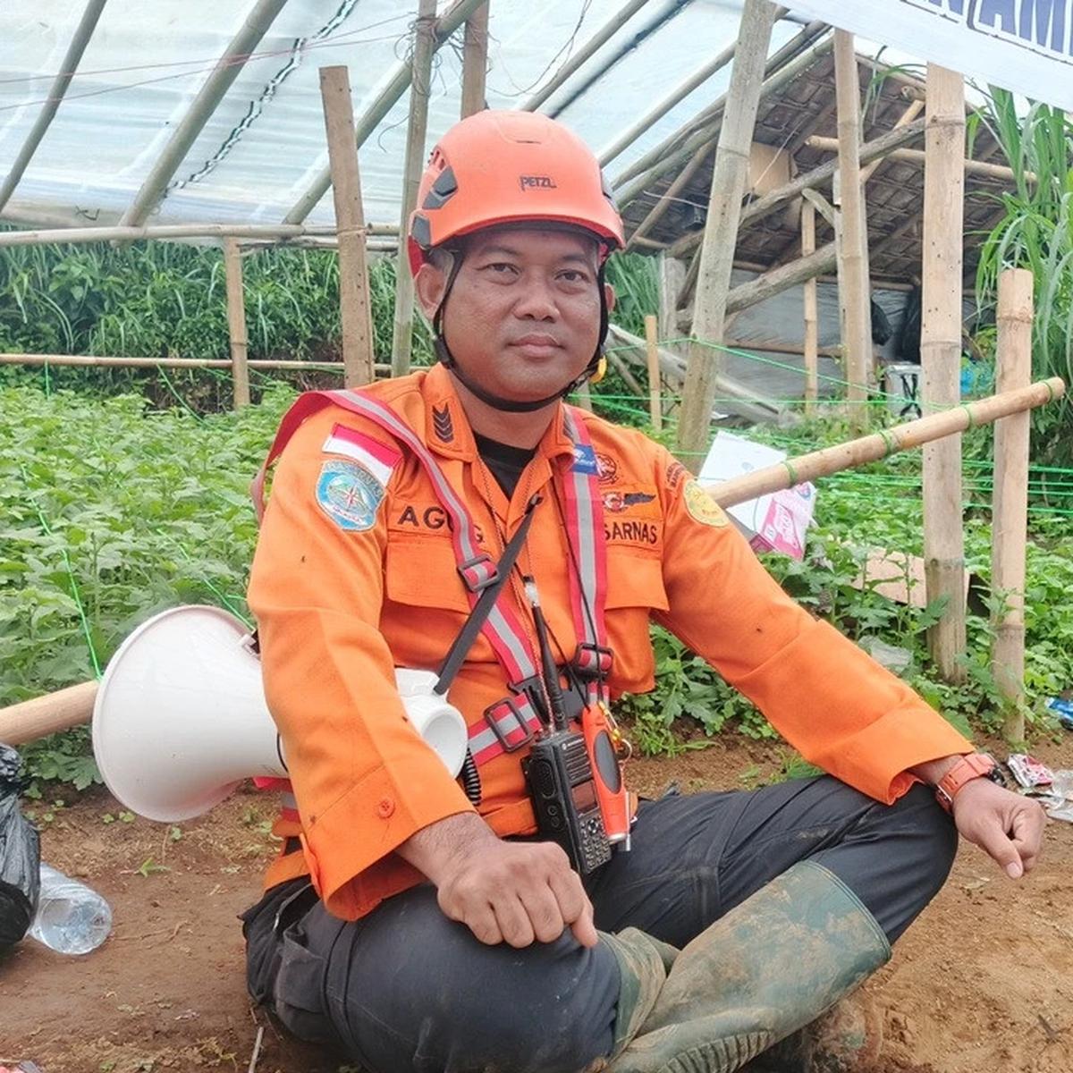 Anggota Basarnas pada Kantor SAR Bandung, Agung Suprianto
