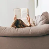 Ilustrasi Baca Buku/https://www.shutterstock.com/Dean Drobot