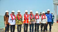 Presiden Jokowi tinjau pelabuhan Patimban, didampingi Menhub Budi Karya Sumadi, Menteri PUPR Basuki Hadimuljono dan Seskab Pramono Anung. Foto: Dok Kementerian Perhubungan