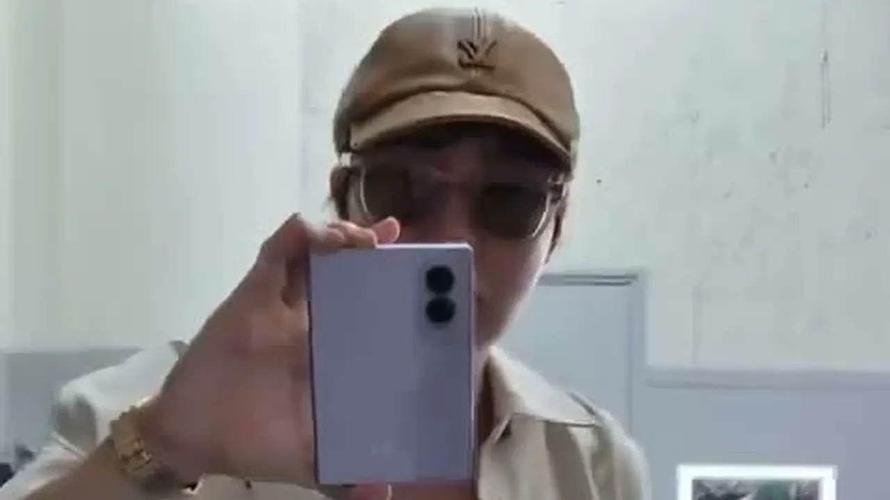 J-Hope BTS Bocorkan Samsung Galaxy Z Fold8. Credit: Instagram jhope (@uarmyhope)