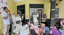 Cawagub DKI Jakarta, Sandiaga Salahudin Uno menyampaikan program kerja ke warga, Jakarta, Rabu (16/11). Rencana Cawagub Sandiaga Uno, untuk memberikan bantuan dana kepada para pelaku UKM disambut positif warga. (Liputan6.com/Yoppy Renato)