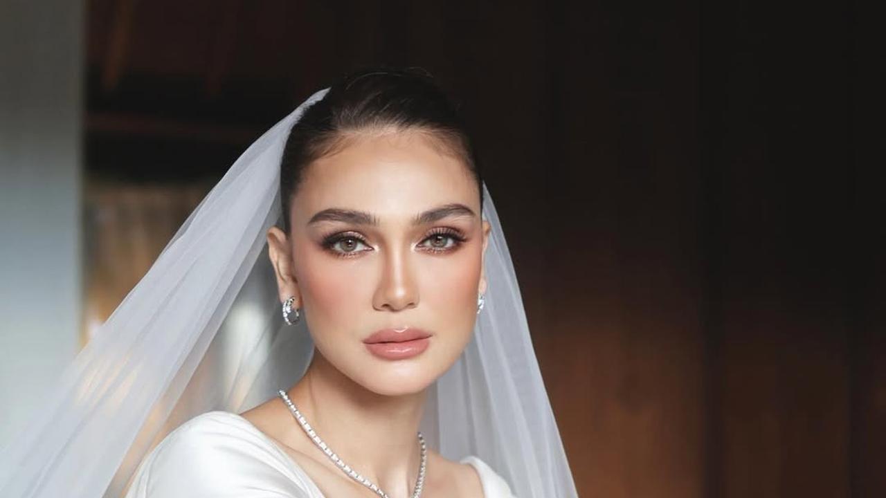 Makeup Luna Maya