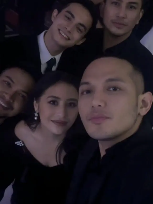 Prilly Latuconsina Hadir Resepsi Pernikahan Luna Maya dan Maxime.
