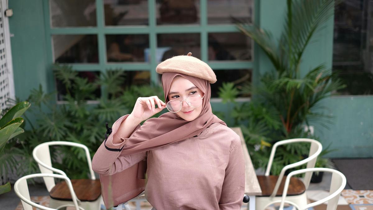 Rahasia Tampil Cantik: Gaya Hijab untuk Wajah Bulat!