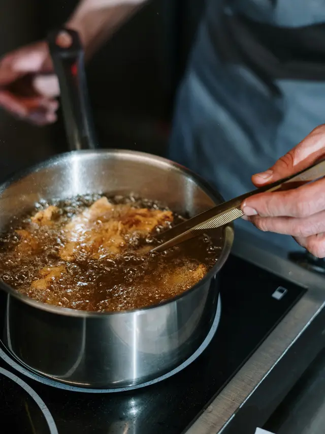 4. Panaskan Minyak dengan Suhu yang Pas