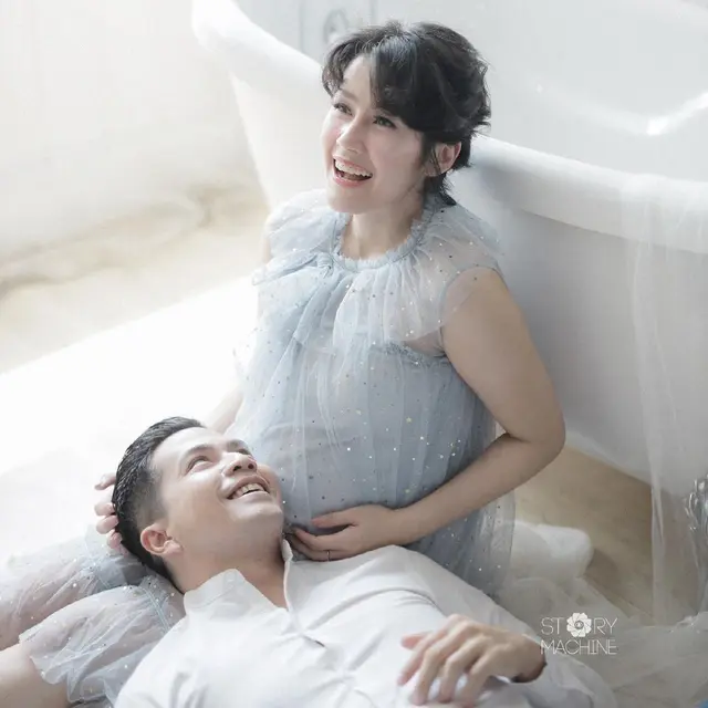 Menanti Kelahiran Anak Kedua, Ini 6 Potret Maternity Shoot Ardina Rasti
