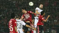 Duel penutup Shopee Liga 1 2019 antara Bali United dan Madura United di Stadion Kapten I Wayan Dipta, Gianyar, Bali, Minggu (22/12/2019) malam. (Bola.com/Aditya Wany)
