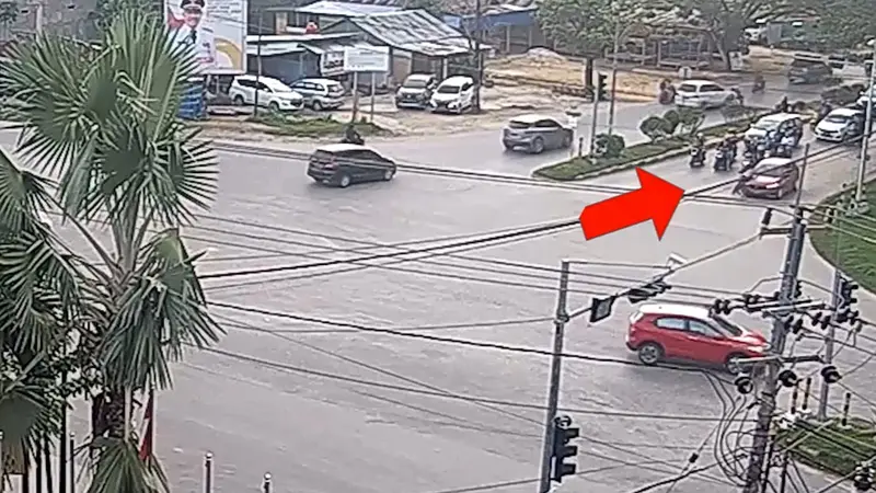 Kamera CCTV yang merekam detik-detik pelajar menbrak polisi di Kota Kendari.(Liputan6.com/Ahmad Akbar Fua)