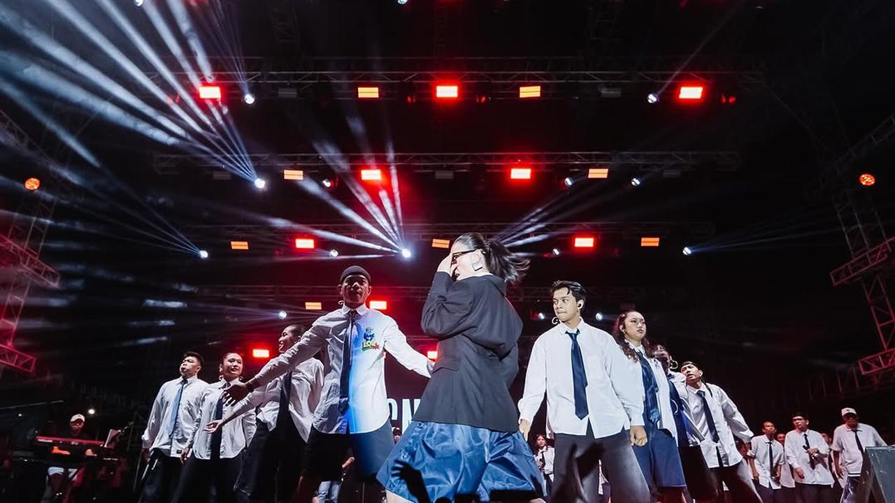 6 Potret Nayyara Anak Tora Sudiro Jadi Dancer Agnez Mo, Begini Aksinya saat Manggung