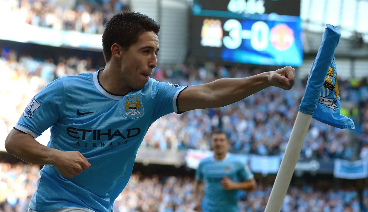 Samir Nasri. Gelandang asal Prancis ini meninggalkan Arsenal pada musim 2011/2012 menuju Manchester City setelah total 4 musim di Arsenal. Mampu meraih 2 gelar Premier League bersama Manchester City pada musim 2011/2012 dan 2013/2014. (AFP/Andrew Yates)