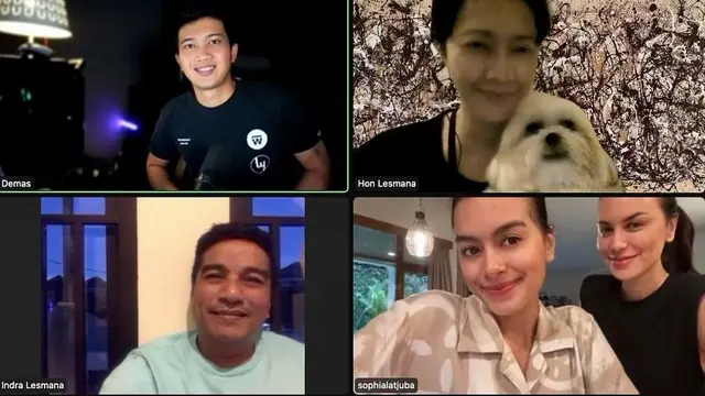 6 Potret Sophia Latjuba Temani Eva Celia Pilih Kain untuk Gaun Pengantin