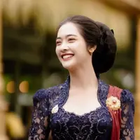 Kebaya mewah Dara Sarasvati jadi sorotan. (credit:instagram.com/darasarasvaati)