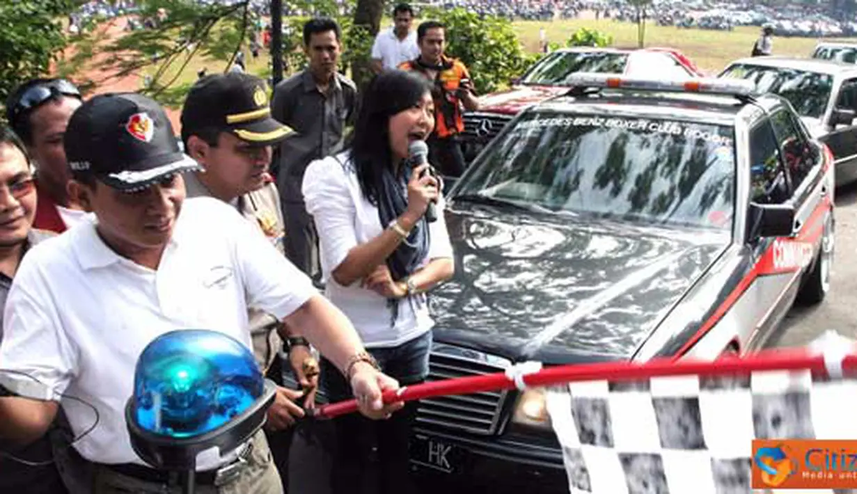 Citizen6, Bogor: Ribuan orang dari 87 club bikers dan riders serta pemerintahan di Kota Bogor, melakukan Deklarasi Tertib
Lalu lintas di Lapangan Sempur, Bogor, Rabu (29/6). (Pengirim: Tri Iswanto)
