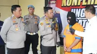 Pelaku pencabulan anaknya yang masih balita diamankan Polresta Surabaya. (Istimewa)