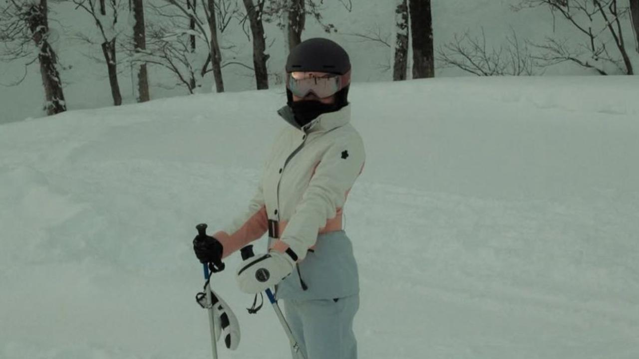 7 Potret Azizah Salsha Jajal Ski Perdana di Niseko Jepang, Tampil Stylish di Tengah Salju