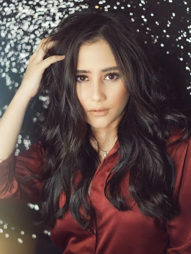 [Bintang] Ditaksir Maxime, Intip 5 Pesona Prilly Latuconsina yang Bikin Iri