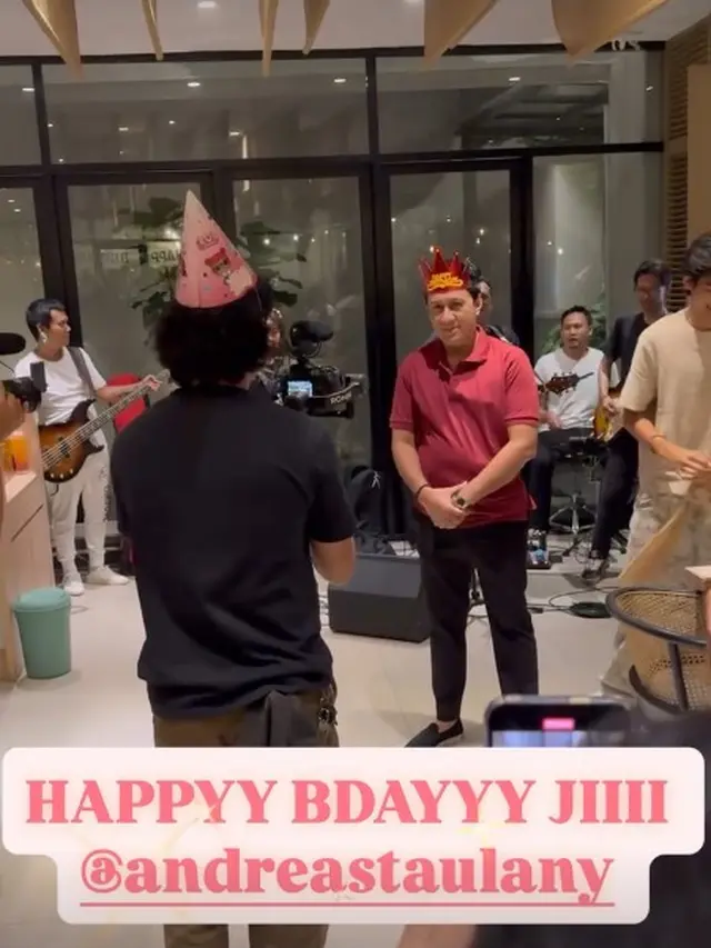 6 Potret Kejutan Ultah Andre Taulany ke-51, dari Anak hingga Sahabat Artis