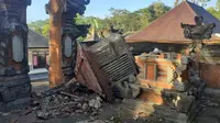 Dampak kerusakan bangunan setelah gempa di Kawasan Bali, Sabtu (16/10/2021). Gempa bumi dengan magnitudo 4,8 SR terjadi di darat pada jarak delapan kilometer barat laut Karangasem dengan kedalaman 10 km pada Sabtu  pukul 04.18 Wita. (FOTO: Dok BPBD Bali)