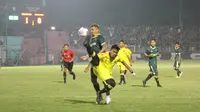 Tira Persikabo harus puas bermain imbang 1-1 dalam laga uji coba melawan Badak Lampung di Stadion Mini, Cibinong, Minggu (23/2/2020). (Bola.com/Zulfirdaus Harahap)