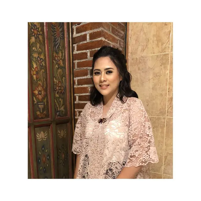 Jarang Terekspos, Ini 6 Potret Mizheel Adik Bungsu Paula Verhoeven